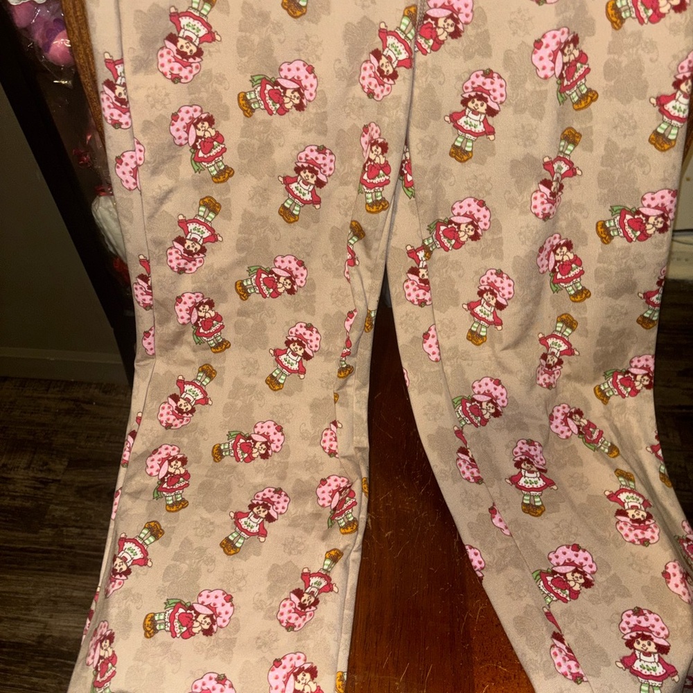 Strawberry Shortcake Beige & Pink Printed Pajama Pants - Picture 4 of 7